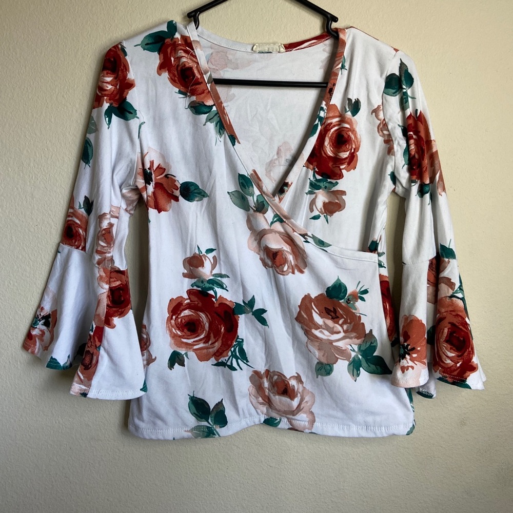 DEEP NECKLINE FLORAL TOP 💐